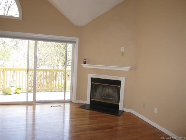 Building Photo - 3265 Whitney Ave