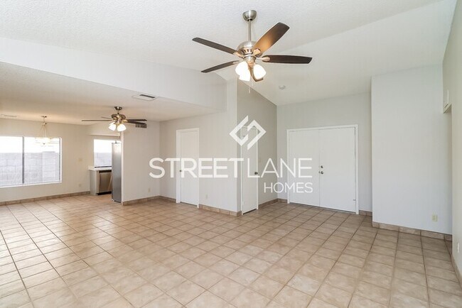 Foto del edificio - Charming 3 bedroom POOL home in Glendale!