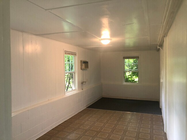 Foto del edificio - 165 Five Ponds Ln