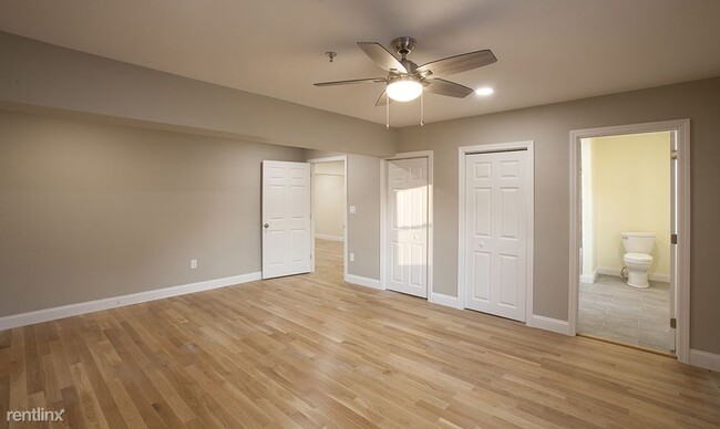 Building Photo - 3 br, 2 bath Triplex - 2 Prospect Hill Str...