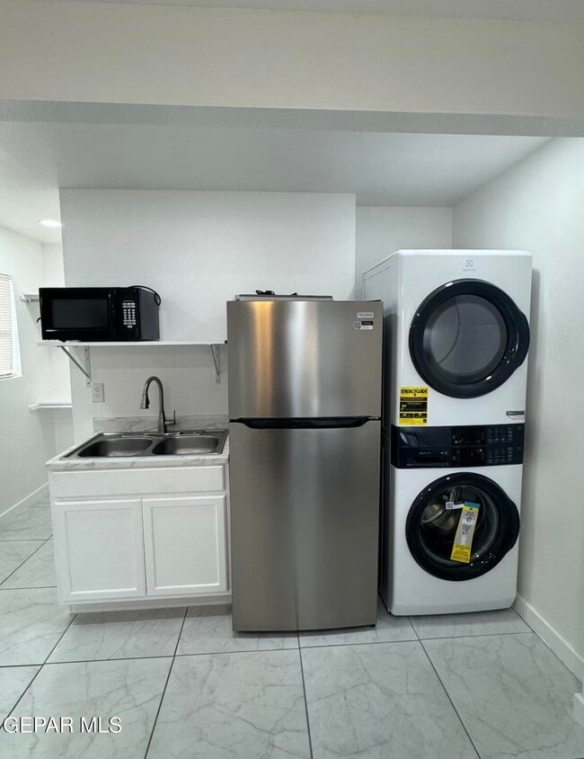 Building Photo - 408 San Blas Dr