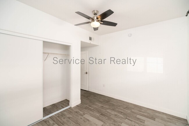 Foto del edificio - 3434 E Baseline Rd