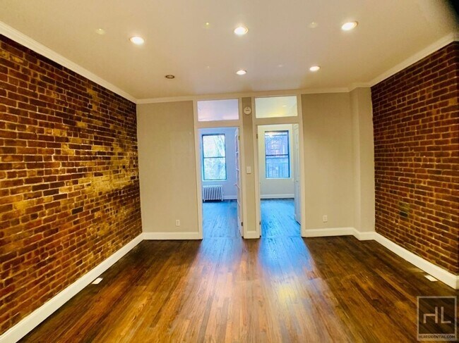 Building Photo - Tenth Avenue