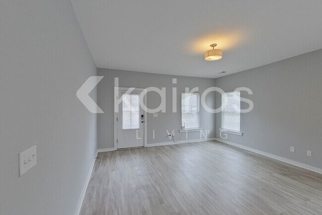 Building Photo - 520 White Oak Cir