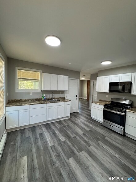 Foto del edificio - 222 Hallock Ave