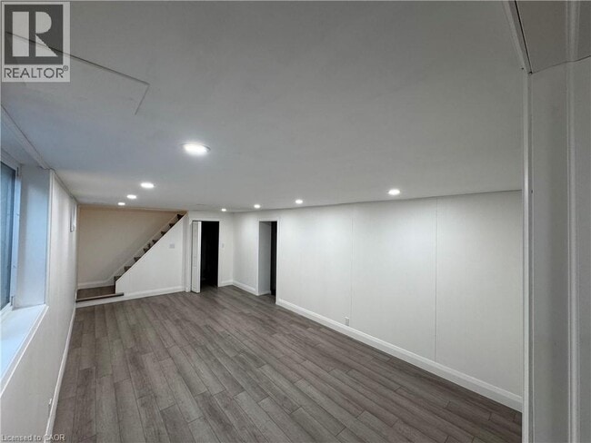 Building Photo - 18 Cyprus Dr