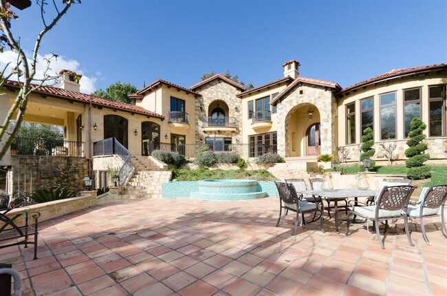 Building Photo - 24621 Summerhill Ave