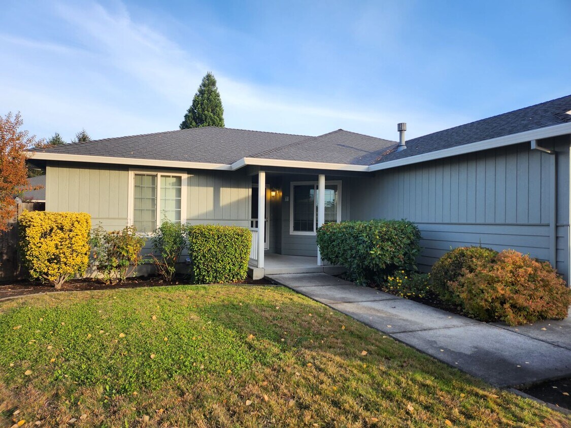 Nice 3 bedroom, 2 bath home in Central Point! House Rental in Central