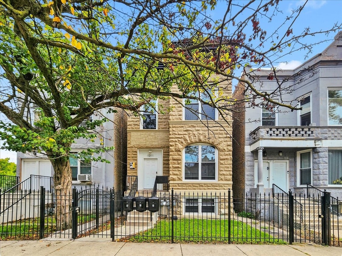 Primary Photo - 1311 S Troy St