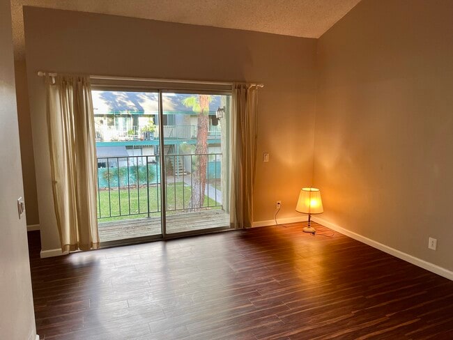 Foto del edificio - 1811 E Grand Ave