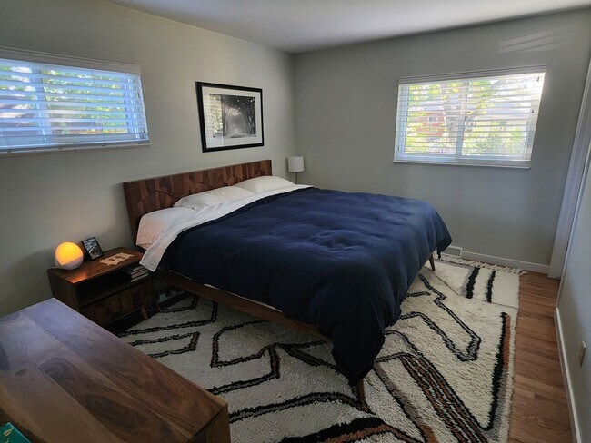 Foto del edificio - Updated 3 Bedroom (4th non-conforming), 23...