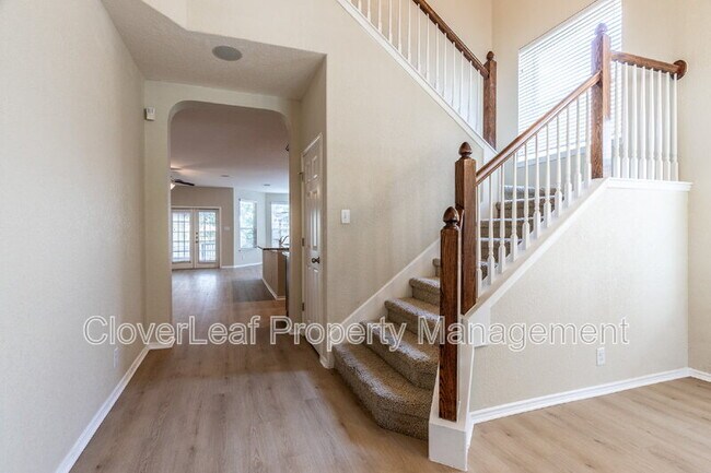 Building Photo - 920 Laserra