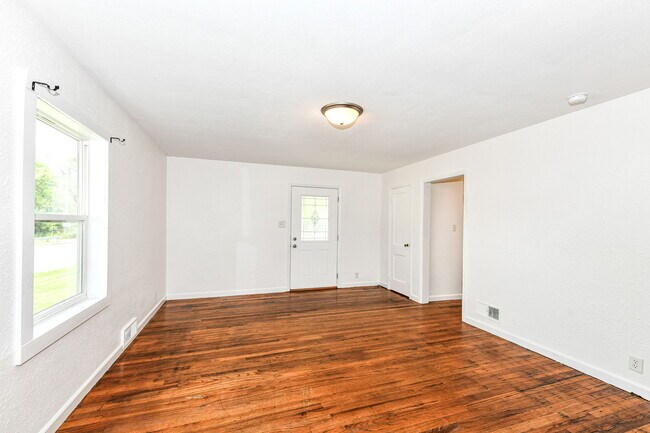 Foto del edificio - 4231 E Pleasant Run Parkway South Dr
