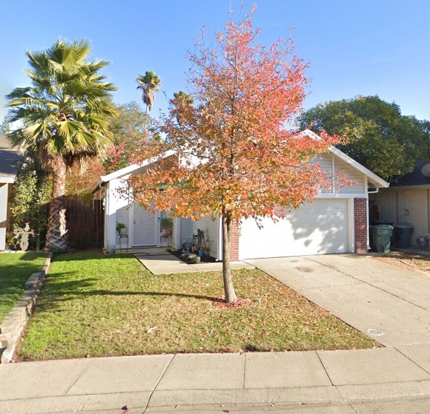 Primary Photo - Lovely Home Near Power Inn and Mack Road