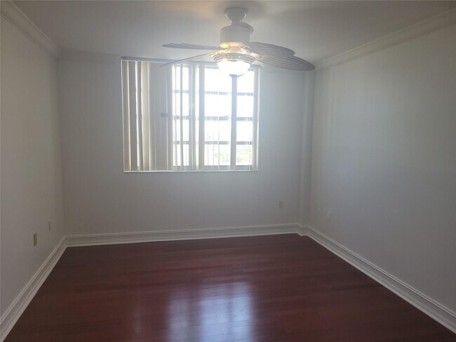 Foto del edificio - 2841 NE 163rd St