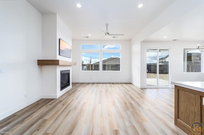 Foto del edificio - 4 br, 3 bath House - 1806 South Roy Court