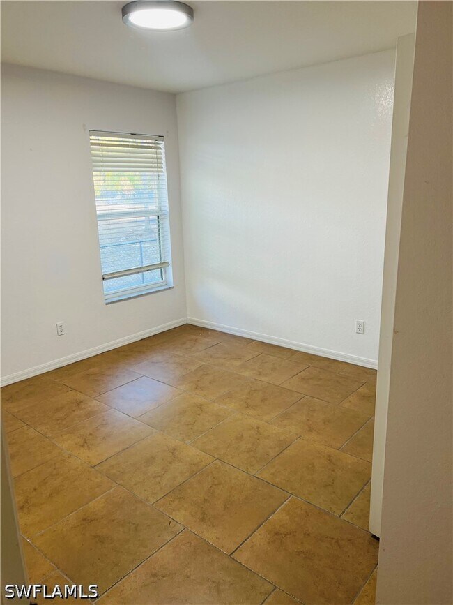 Building Photo - 3280 2nd Ave SE