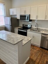 Building Photo - 300 Main St