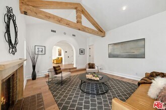 Building Photo - 514 Walden Dr