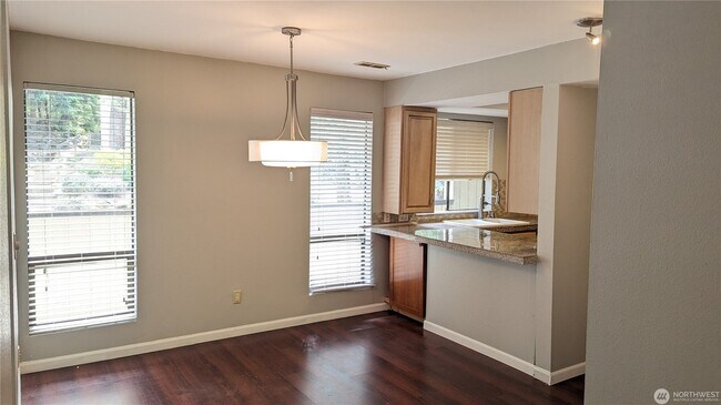 Comedor - 10819 NE 37th Pl