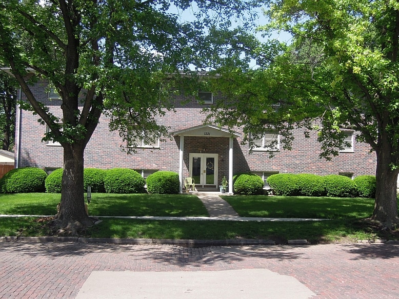 Primary Photo - 1221-1223 W Governor St