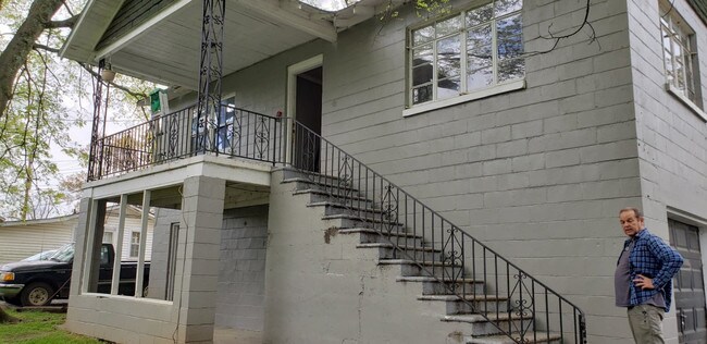 Building Photo - 605 St Louis Ave