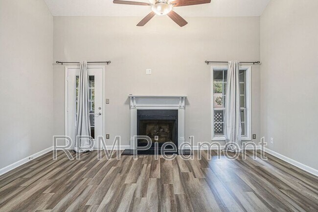 Foto del edificio - 3901 Riverlook Pkwy SE