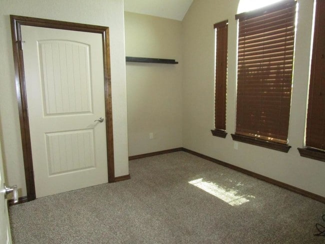 Building Photo - 506 Lantana