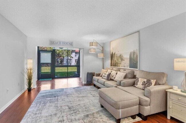 Foto del edificio - 1640 Stickney Point Rd