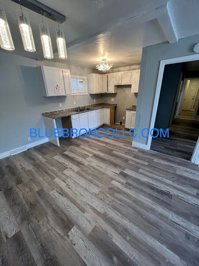 Building Photo - Unique property perfect for the right person