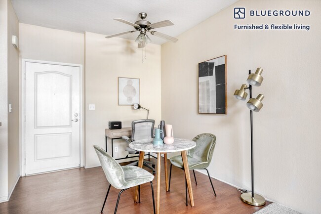 Foto del edificio - 5225 Blakeslee Ave