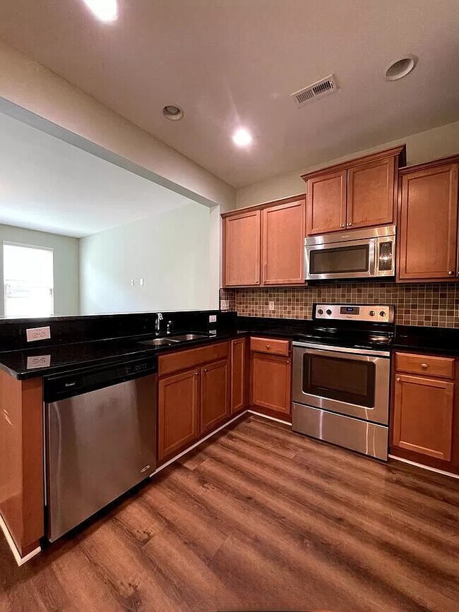 Foto del edificio - 4204 Virginia Colony Dr