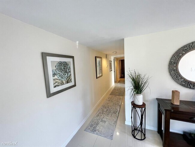 Building Photo - 3 br, 1.5 bath Condo - 57 Torremolinos Dr