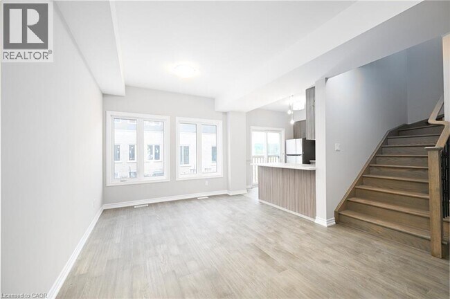 Building Photo - 8 Renfrew Trl