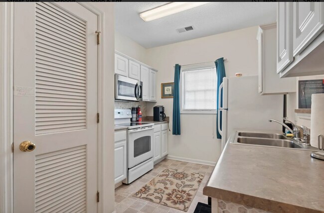 Photo - 2090 Cross Gate Blvd Apartment