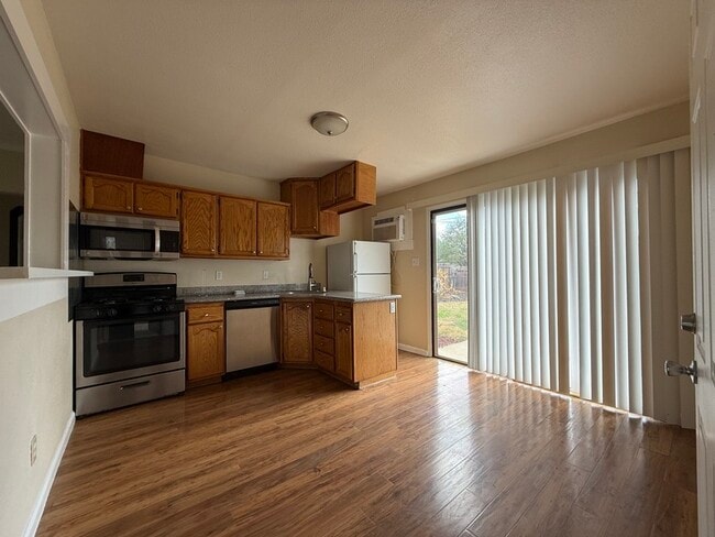 Foto del edificio - 1220 Browning Dr