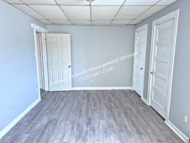 Building Photo - 542 Midland Ave