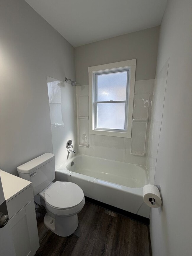 Building Photo - 14102 Glenside Rd