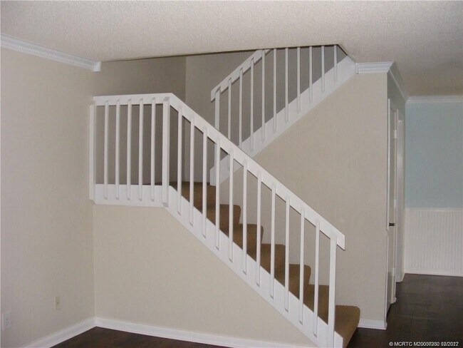 Building Photo - 2893 SW Lakemont Pl