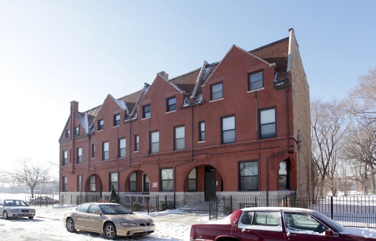 Foto del edificio - 3646-3652 S Lake Park Ave