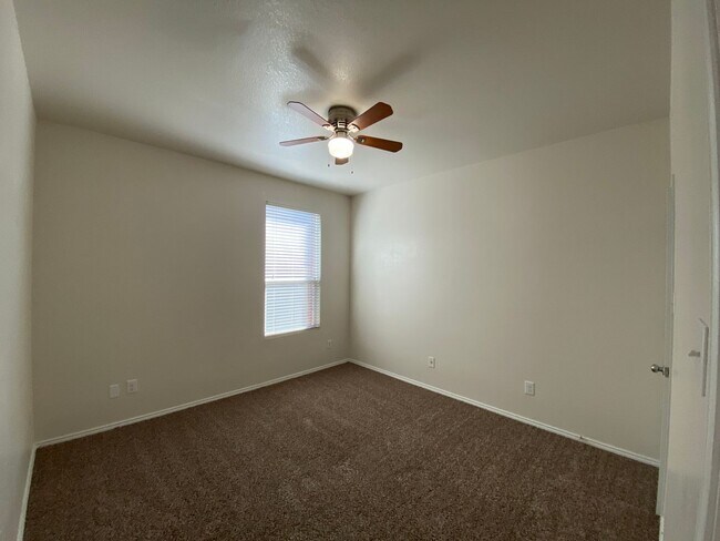 Building Photo - "Fort Worth Homes for Rent" 4/3/2 Eagle MT...