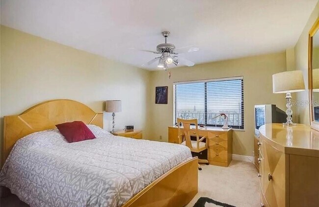 Foto del edificio - 5911 Midnight Pass Rd