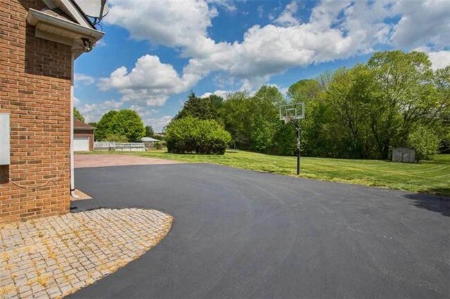 Foto del edificio - 76 Ivy Farm Ct