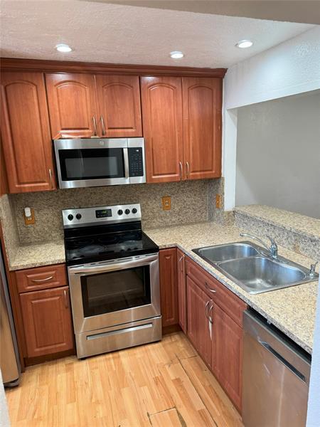 Foto principal - 851 NE 209th Terrace