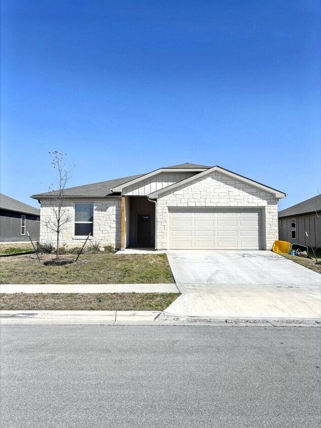 Primary Photo - 722 Freedom Cir