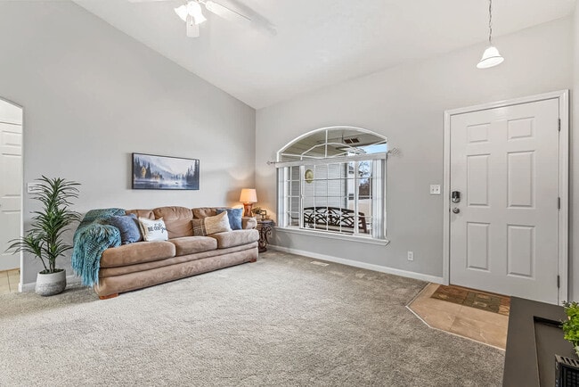 Building Photo - 727 W Clark Ave