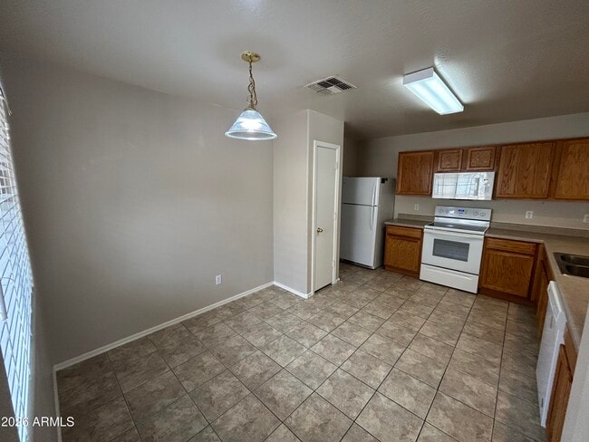 Foto del edificio - 16152 W Calavar Rd