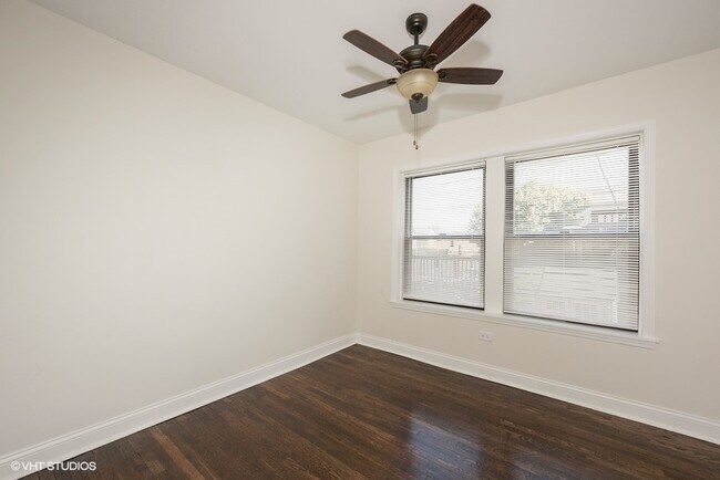 Foto del edificio - 4934 W Jackson Blvd