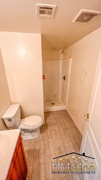 Building Photo - 806 Niles St