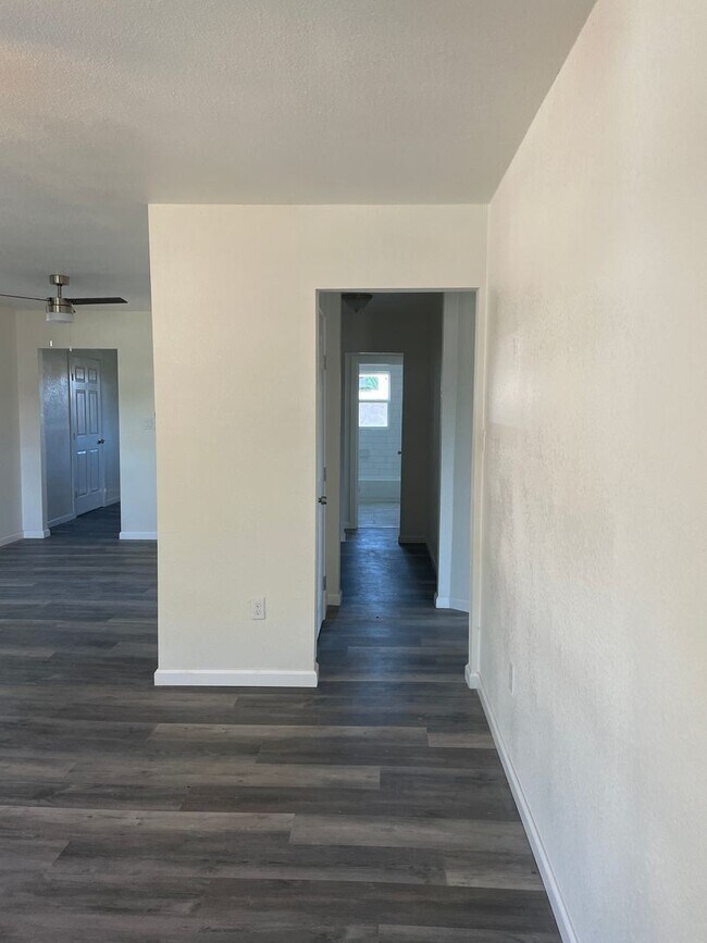 Building Photo - 3 br, 1 bath House - 311 S Kansas Avenue (...